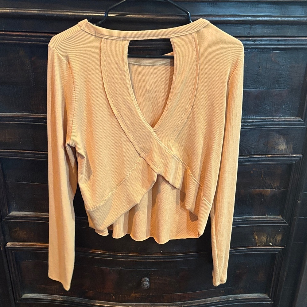 NWT Lulu's Women's Ribbed Long Sleeve Tee with Back Cutout in Orange size M - Picture 3 of 4